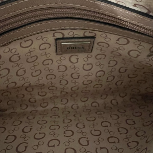 GUESS Dust Pink Crossbody, never used, smoke free home. - Picture 4 of 9